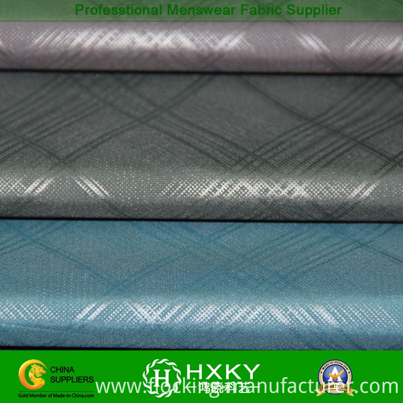 Grid Design Embossing with Polyester Fabric in Men's Casual Coat or Jeep